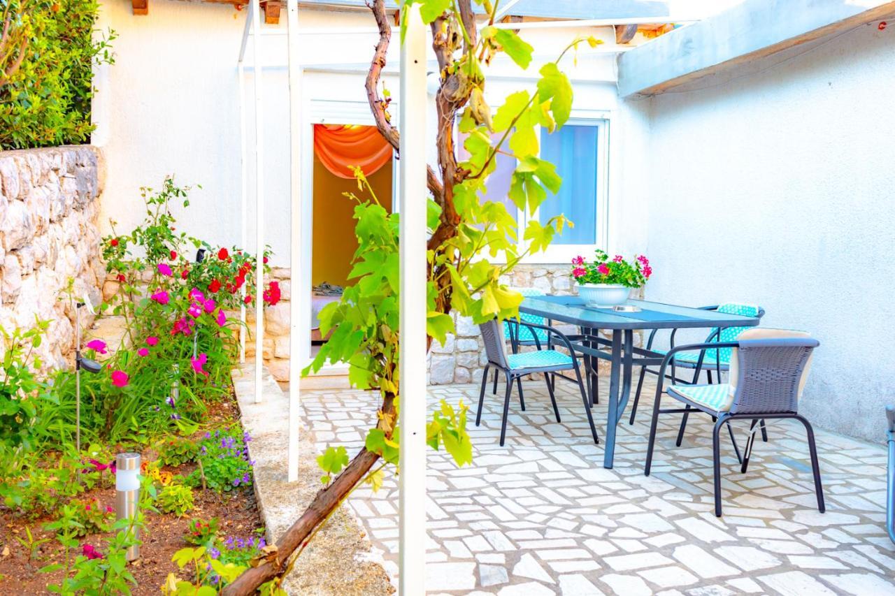 Vacation Home Grill & Chill With 350M2 Garden With Bbq Нови-Винодолски Экстерьер фото